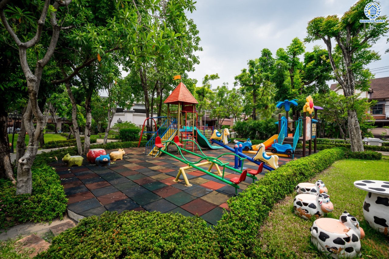 บ้านมือสองตกแต่งใหม่ ม.ลัดดารมย์ วัชรพล แบรนด์ Q.House เนื้อที่ 70.1 ตร.ว. ฟังก์ชัน 3 ห้องนอน 3 ห้องน้ำ จอดรถได้ 2 คัน Facilities ครบครัน บนทำเลเชื่อมต่อหลายเส้นทาง ถ.รามอินทรา ถ.สายไหม และถ.พหลโยธิน ใกล้สนามบินดอนเมือง ทางด่วน "ศรีรัช" และ เซ็นทรัลรามอินทรา...